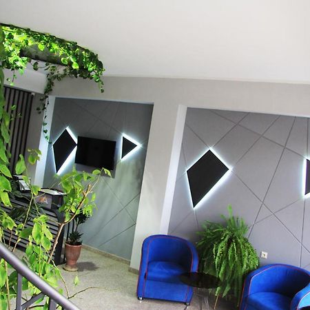 Nice Hotel Jerevan Buitenkant foto