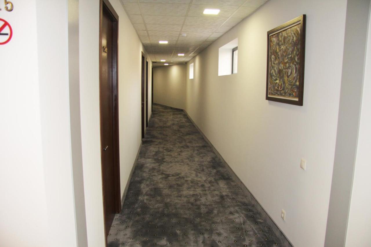 Nice Hotel Jerevan Buitenkant foto